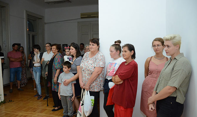 Egy helyen a Gion-pályázatok köteteinek illusztrációi